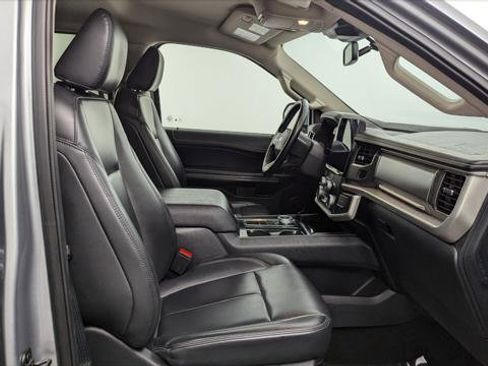 Used 2023 Ford Expedition Max XLT image 23