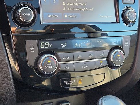 Used 2016 Nissan Rogue SL w/ SL Premium Package image 16