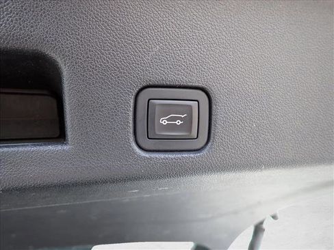 Used 2025 Chevrolet Traverse LT AWD/4WD image 7