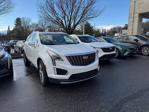 Used 2021 Cadillac XT5 Premium Luxury image 3