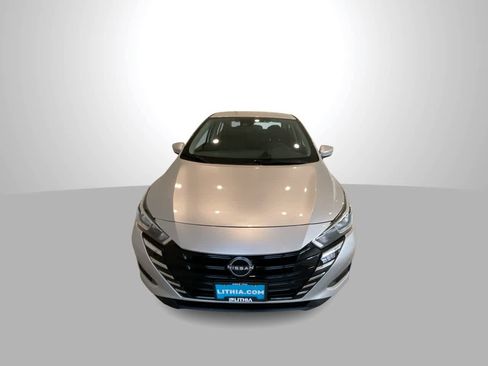 Used 2024 Nissan Versa SV image 3