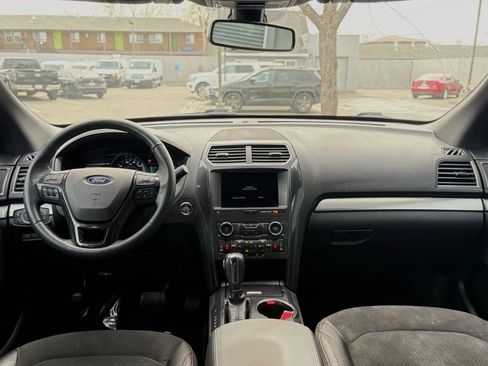 Used 2019 Ford Explorer XLT w/ Equipment Group 202A FWD image 27