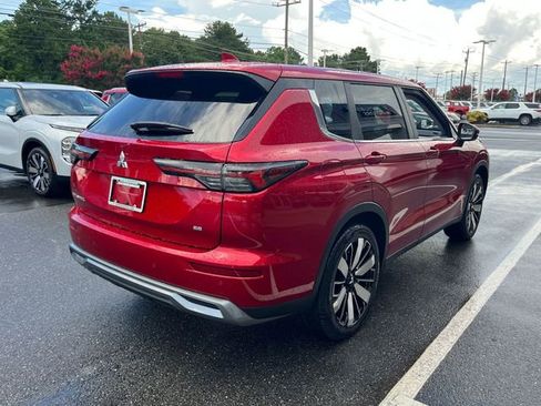 New 2025 Mitsubishi Outlander SE image 3
