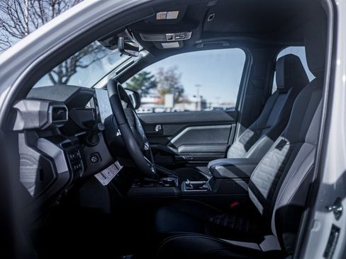 Used 2025 Toyota 4Runner TRD Off-Road Premium image 14