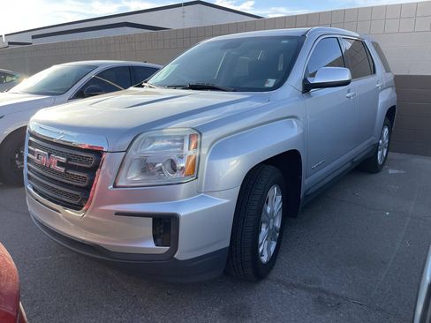 Used 2017 GMC Terrain SLE FWD image 3