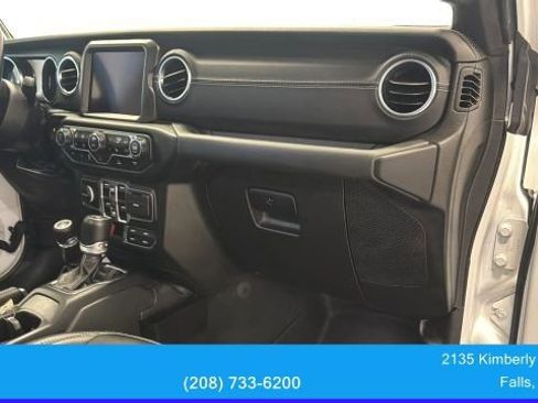 Used 2022 Jeep Wrangler Unlimited Sahara w/ Cold Weather Group image 38