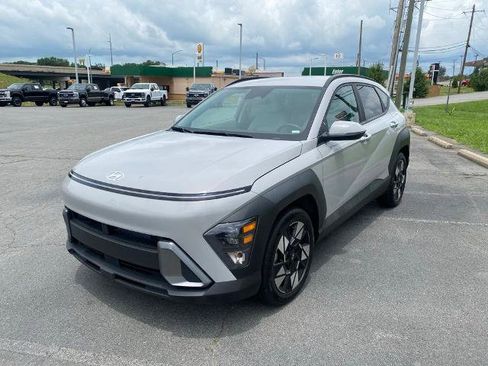 Used 2025 Hyundai Kona SEL FWD image 3