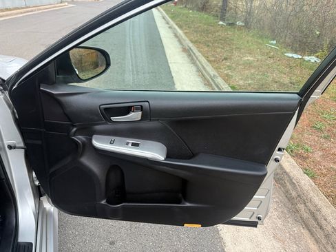 Used 2012 Toyota Camry SE image 18