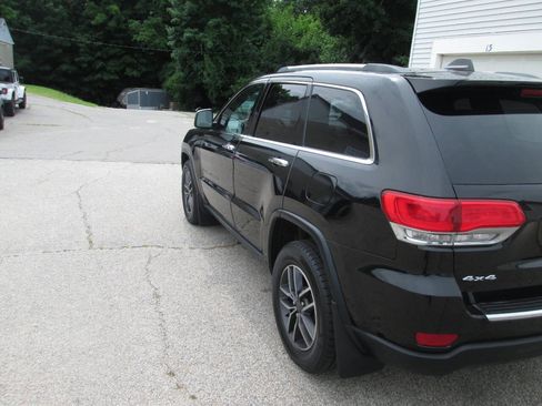 Used 2019 Jeep Grand Cherokee Limited AWD/4WD image 9