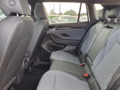 New 2026 Volkswagen Tiguan SE R-Line image 8