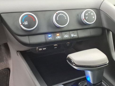 Used 2025 Hyundai Elantra SE FWD image 28