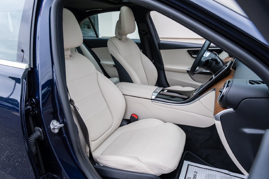 Used 2023 Mercedes-Benz C 300 4MATIC Sedan image 25
