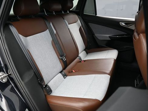 Used 2023 Volkswagen ID.4 Pro image 42