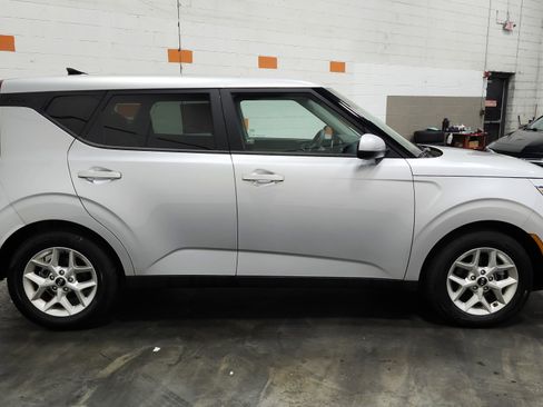 Used 2021 Kia Soul S image 16
