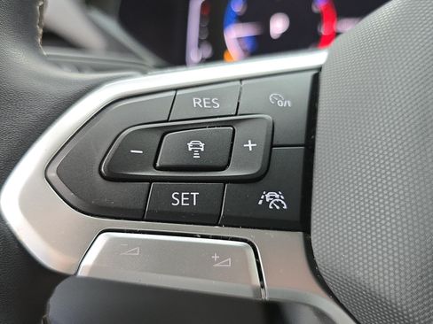 Used 2022 Volkswagen Taos SEL AWD/4WD image 16