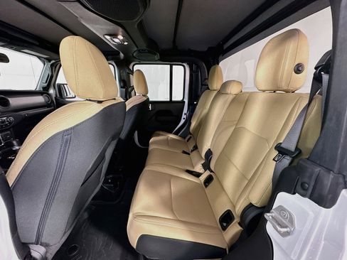 Used 2023 Jeep Gladiator Willys image 23