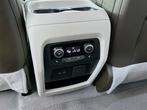 Used 2025 GMC Acadia Denali FWD image 4