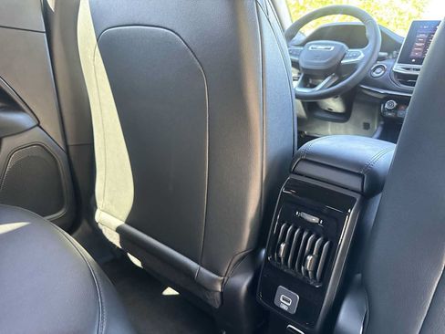 Used 2026 Jeep Compass Latitude AWD/4WD image 24