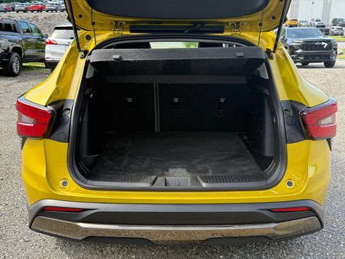 Used 2024 Chevrolet Trax ACTIV w/ Sunroof Package FWD image 11