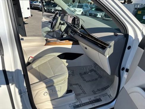 Used 2022 Cadillac Escalade Sport Platinum w/ LPO, ONYX Package AWD/4WD image 44