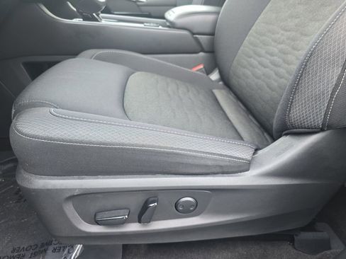 Used 2025 Nissan Pathfinder SV image 31