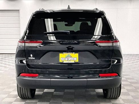 Used 2022 Jeep Grand Cherokee Altitude image 4