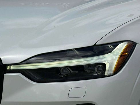 Used 2022 Volvo XC60 B6 R-Design w/ Advanced Package image 10