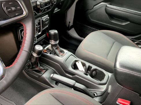Used 2023 Jeep Wrangler Unlimited Rubicon AWD/4WD image 15