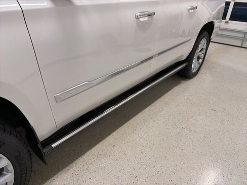 Used 2019 Cadillac Escalade ESV Platinum image 11