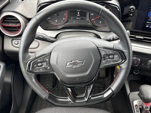 Used 2024 Chevrolet Trax RS FWD image 18