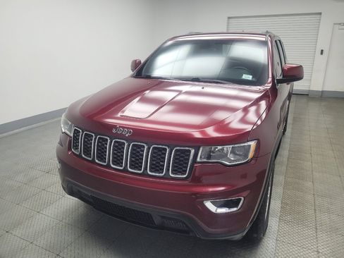 Used 2018 Jeep Grand Cherokee Laredo image 3