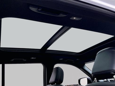 New 2026 Jeep Grand Cherokee Limited w/ Luxury Tech Group II AWD/4WD image 15