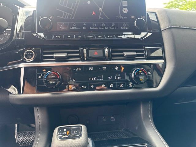 Used 2023 Nissan Pathfinder SL w/ Black Appearance Package AWD/4WD image 17