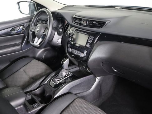 Used 2022 Nissan Rogue Sport SV image 25