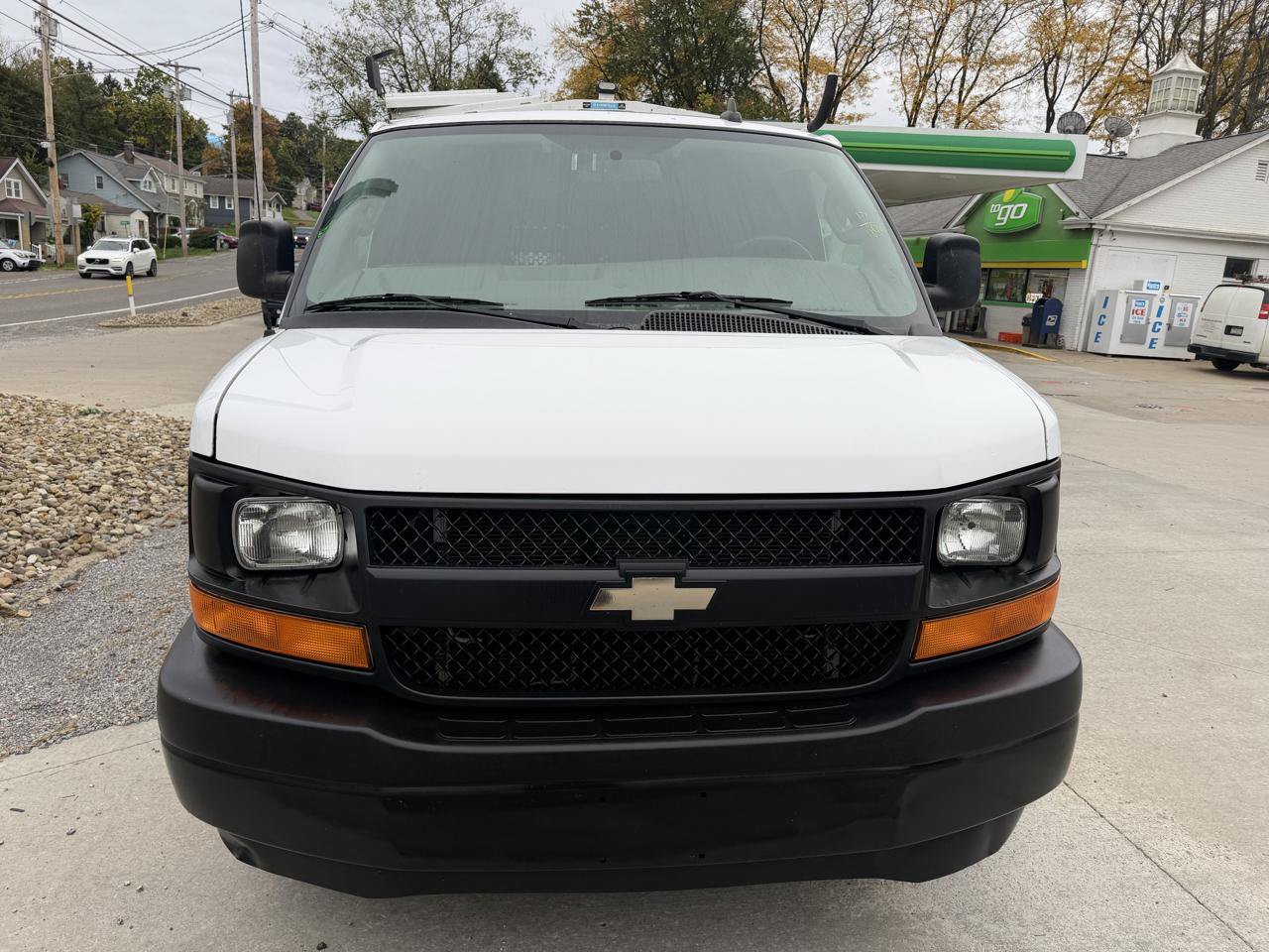 Used 2017 Chevrolet Express 2500 RWD image 9