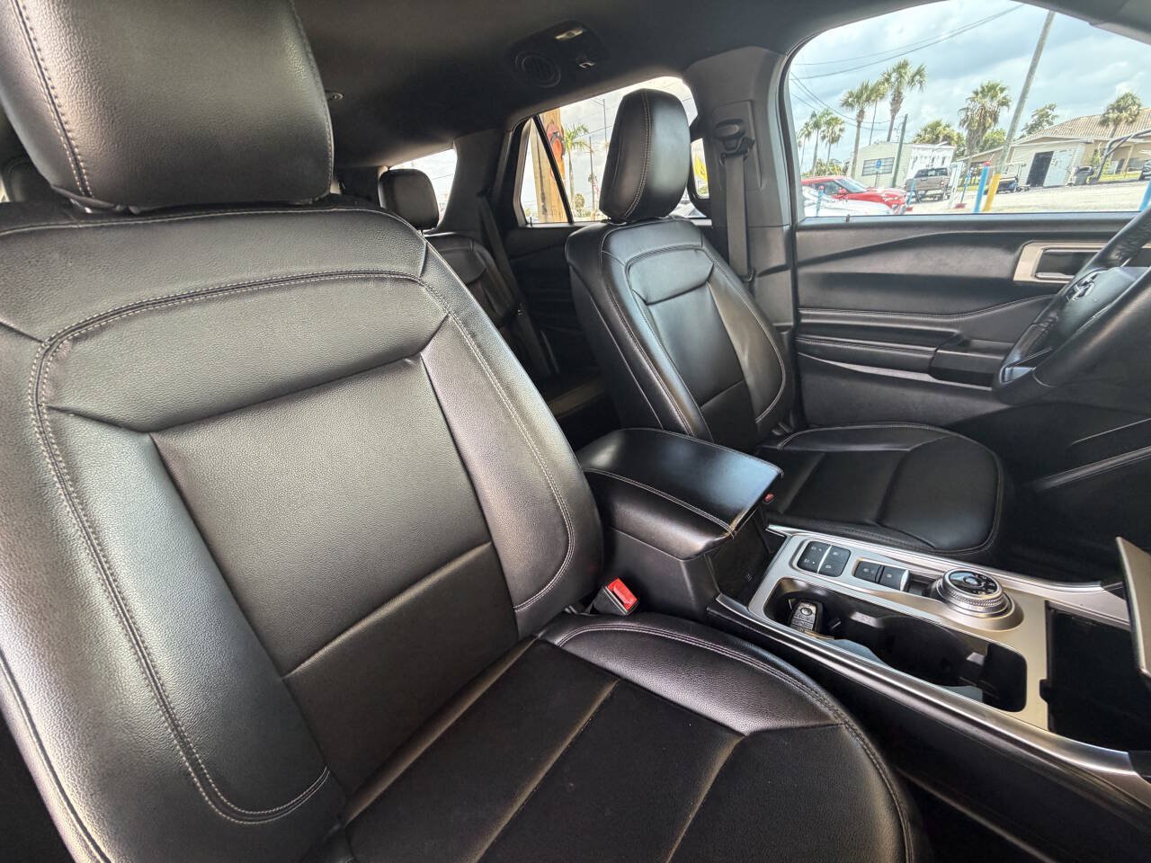 Used 2020 Ford Explorer XLT w/ Equipment Group 202A RWD image 19