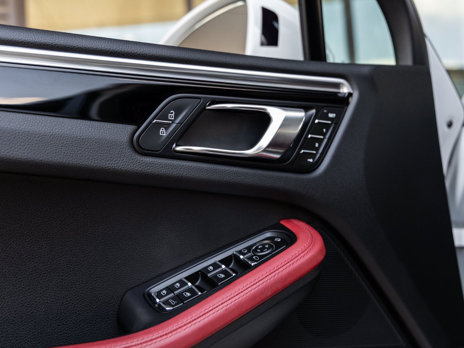 Certified 2023 Porsche Macan AWD/4WD image 23