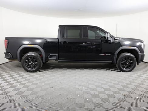 Used 2025 GMC Sierra 2500 AT4 w/ AT4 Premium Plus Package image 4