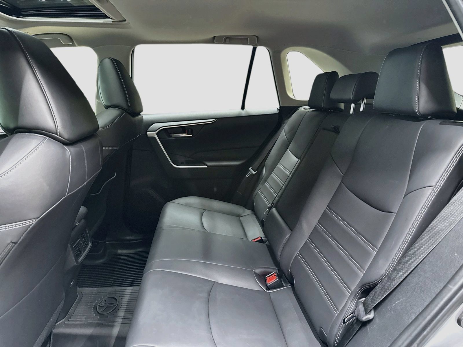 Used 2023 Toyota RAV4 XLE Premium AWD/4WD image 28