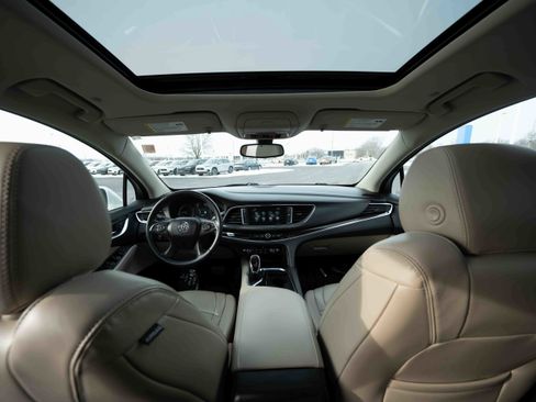 Used 2018 Buick Enclave Essence image 19