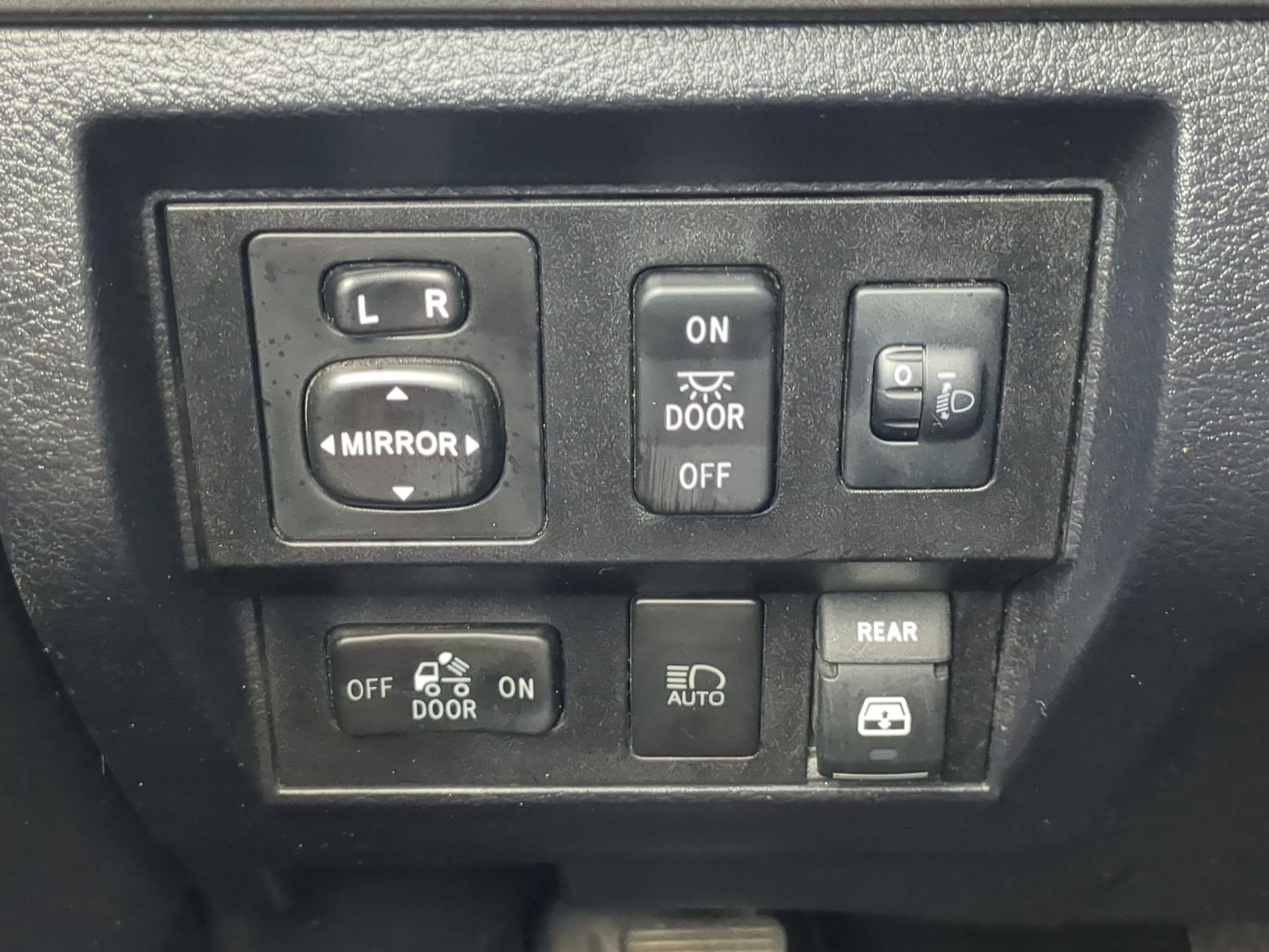 Used 2018 Toyota Tundra SR5 w/ TRD Off Road Package AWD/4WD image 25