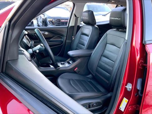 Used 2023 GMC Terrain Denali w/ Denali Premium Package image 9