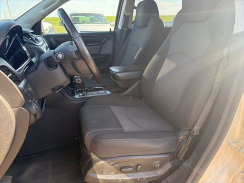 Used 2016 Chevrolet Traverse LT w/ Style and Technology Package FWD image 9