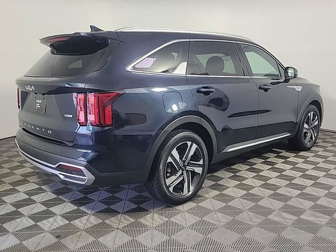 Certified 2022 Kia Sorento SX w/ Panoramic Sunroof Package AWD/4WD image 4