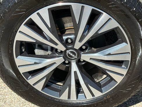 Used 2023 Nissan Rogue SV AWD/4WD image 46