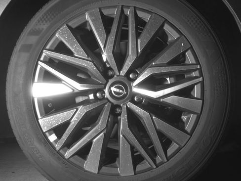 Used 2025 Nissan Altima 2.5 SV FWD image 13