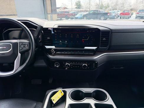Used 2024 GMC Sierra 1500 SLT image 19