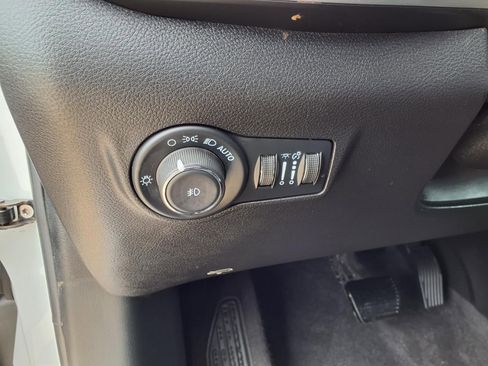 Used 2025 Jeep Compass Limited image 22