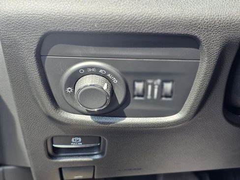 Used 2023 Jeep Grand Cherokee Altitude image 18