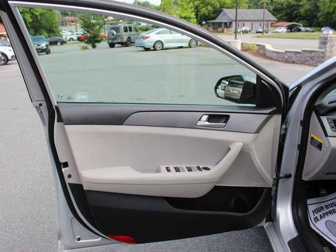 Used 2016 Hyundai Sonata SE FWD image 10